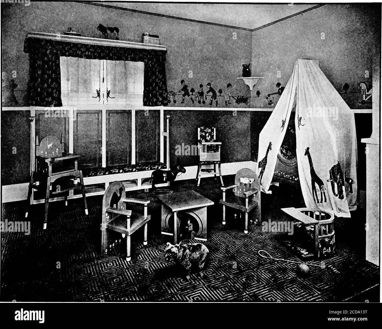 . La chambre belle; une collection d'illustrations d'intérieur montrant les détails de décoration et d'ameublement des périodes importantes d'ameublement . BUNGALOW DE STYLE MISSION. TISSUS FUTURISTES MODERNES — AMÉRICAINS. UNE EXPOSITION DE TRAITEMENT DE PÉPINIÈRE ARTS ET MÉTIERS MODERNES—AMÉRICAIN Banque D'Images