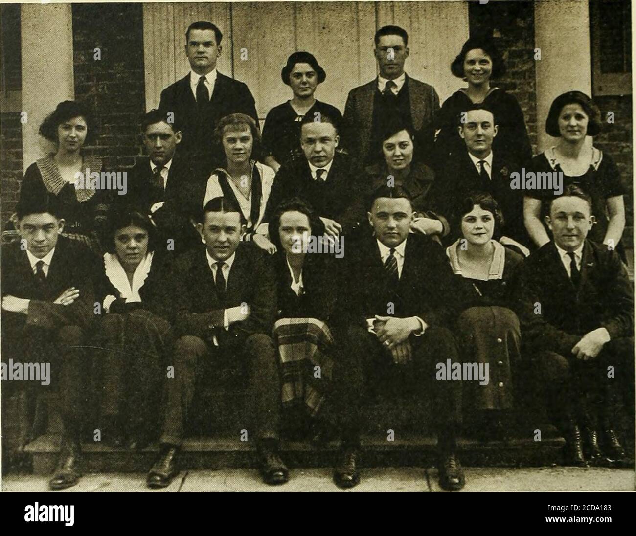 . Colonial Echo, 1921 . Ill I-.-. Page %7 i IunMAJCjysMuaiygjLiBLmgMiUja^i! Cfte Colonial dBcijo, 1921 ms&mjmmkMMiUiMMMMS-^ i. La devise du Norfolk Club—Stick avant d'obtenir StuckDrink—Dam Broth avec Dandelion NipFlower—Early Rose Irish Potato BlossomsColors— OFFICIERS jaunes et blancs élevés Walter C. Piggy Schenck Président Otto S. Spike Lowe Vice-président J. B. Buzz Pettis Trésorier Lula M. Manning membres du Secrétaire Mary Lehman Myree Hutchings A. D. Red Joyner O. T. Swain Nellie Richardson Margaret Tuthill W. C. Schenck J. B. Pettis Lula Manning Mary Nash Tatem Joseph Joe Gray Anna B. Pleasan Banque D'Images