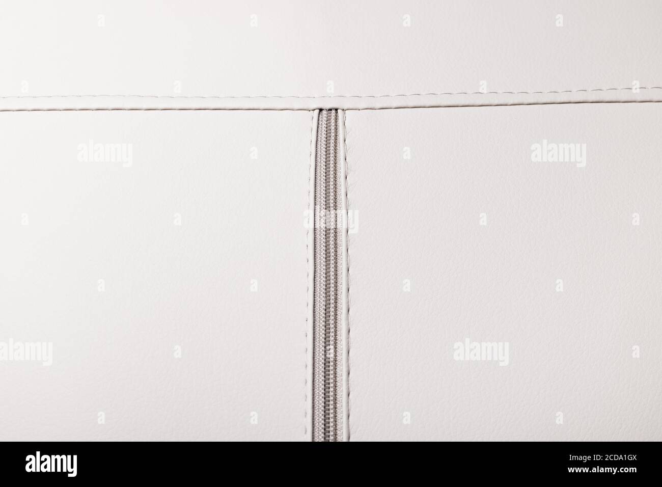 Cuir blanc, beige clair avec fermeture à glissière Banque D'Images