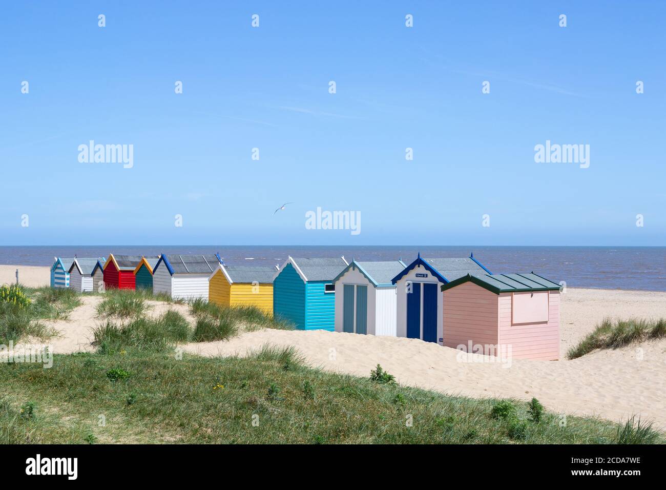 Cabanes de plage colorées, Southwold, Suffolk, Royaume-Uni. Destination de vacances en bord de mer britannique. Banque D'Images