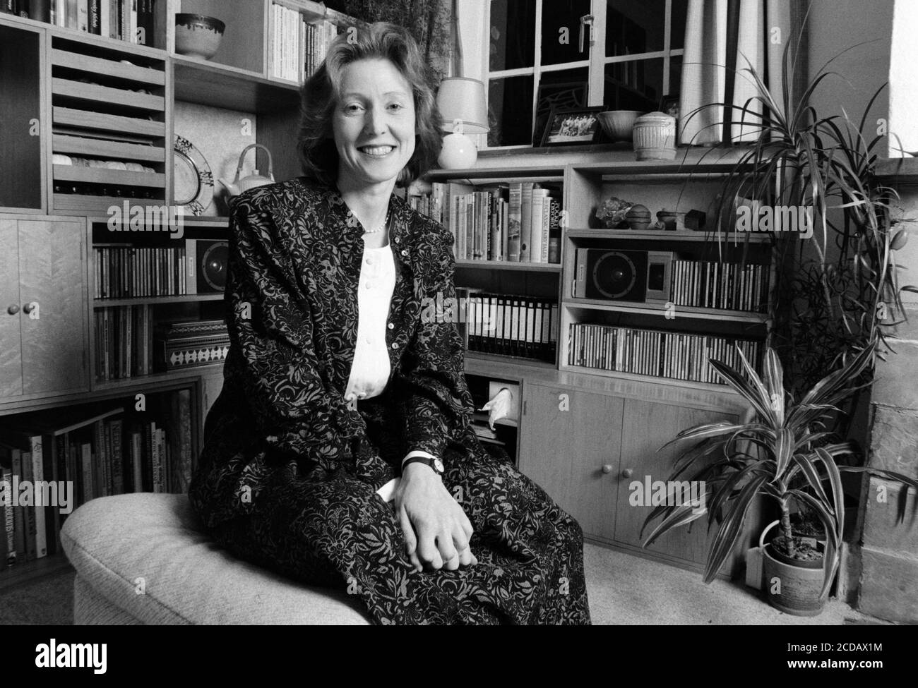 Susan Attenborough, chef d'école primaire et fille de David Attenborough chez elle à Surrey. 29 novembre 1991. Photo: Neil Turner Banque D'Images