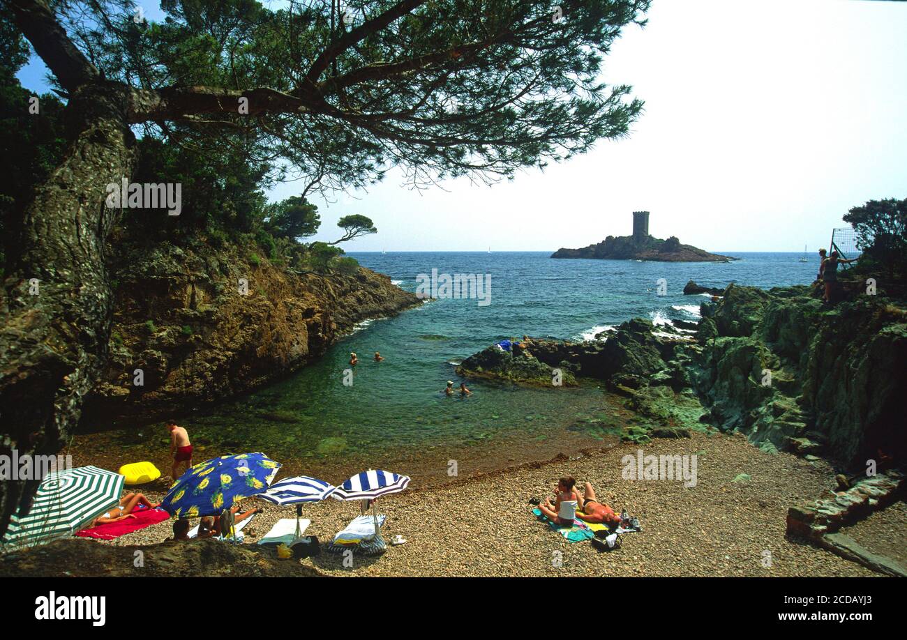 L'île dorée avec sa tour crénelée Banque D'Images L'île dorée avec sa tour crénelée Banque D'Images