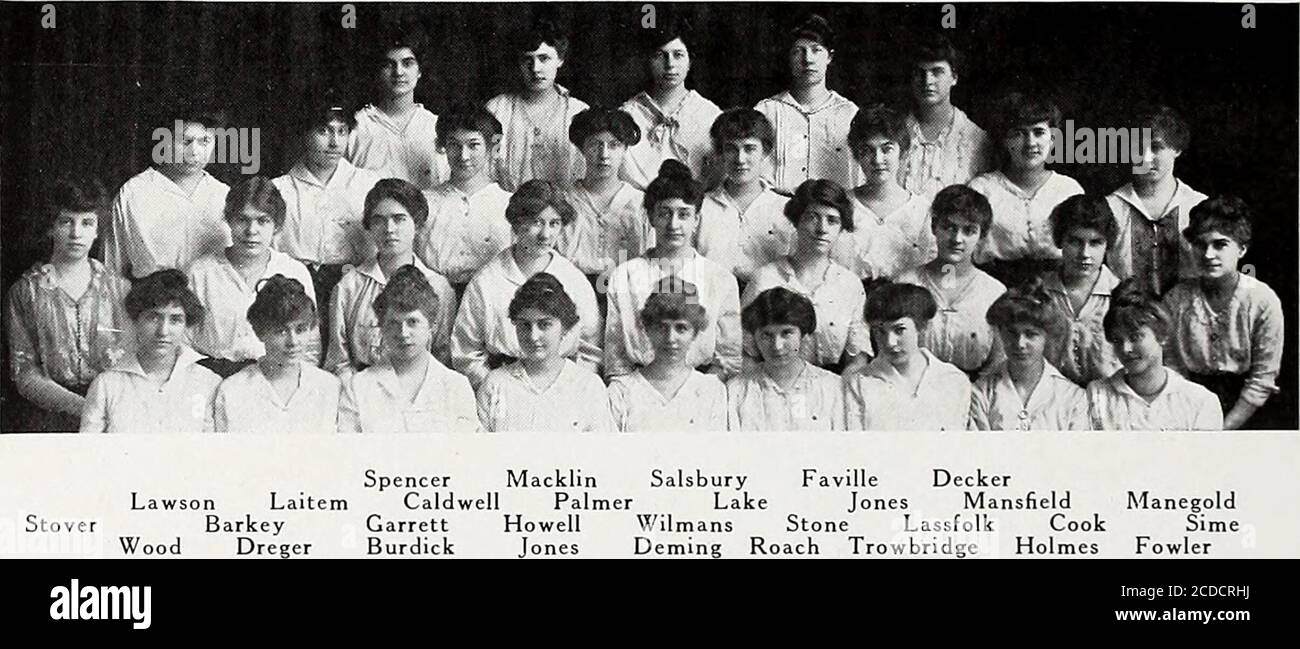 . Le blaireau . cott Hamilton Rhoda Esther Owen Geneviève Estelle Hendricks Ella Marie Shoemaker 1916 Mona Bates Vera Stein Kayser Isabella Bodden Ruth Klemme Elizabeth Brice Marion Day Luce Marion Clarkson Brown Église Gertrude Leland Gladys Rosa Dixon Mary Martin Irene Esther Esch Vera Marie Righter Margaret Anne Howe Helen Gertrude Smith Madge Patterson Van Dyke 1917 Marjory Mae Adams Géorgie Adeline Loy Elizabeth Baker Edith Irene Morris Christine Etna Brown Carol Walker Munro Mildred Josephine Cozzens Madeline Eva Ramsey Helen Elizabeth Eckert Ruth Olive Roberts Lillian Elizabeth FR Banque D'Images