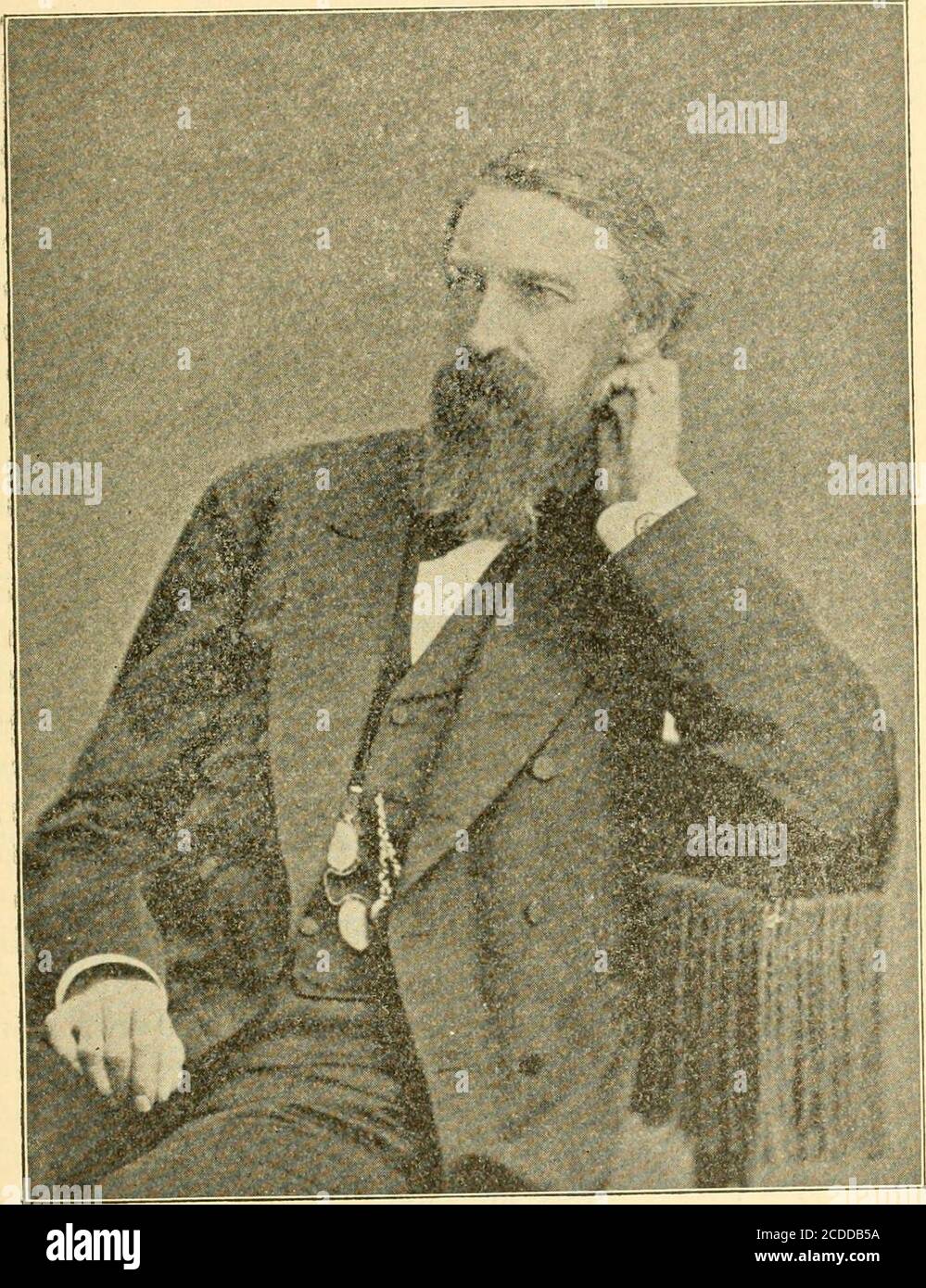 . Batailles modernes de Trenton .. . s'assurer de sa nomination par la convention d'Etat. Le nom de Bedles avait à peine été proposé avant qu'il ne devienne évident qu'il devrait mesurer les rancesavec un pouvoir antagoniste dans son propre comté. De sa posi-tion sur le banc le juge Bedle avait jeté des obstructions dans la voie de certains régimes publics qui avaient été mis à pied par le con-gressman Orestes Cleveland, qui était alors le facteur le plus délicat à Hudson; Et M. Cleveland s'est mis à paralyter sa toile en sevrant sa délégation à domicile de lui. Bien sûr, par la règle de la politique, l'échec de son propre pays Banque D'Images