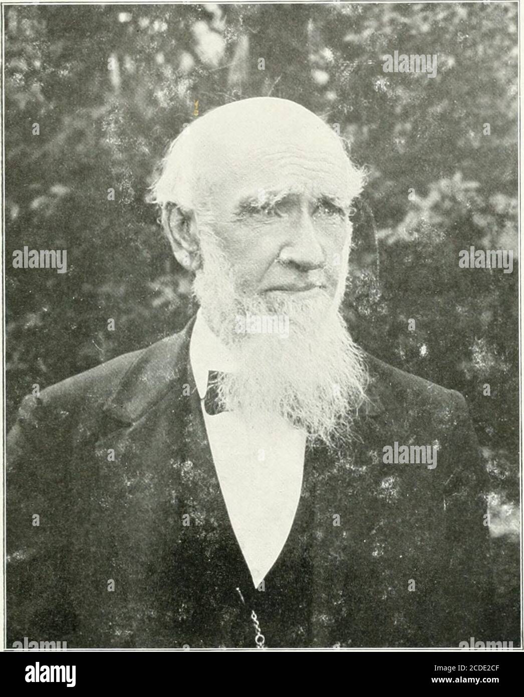 . Passé et présent du comté de Montgomery, Illinois . orn trois enfants: Eliza, qui est décédé en 1884; Robert, qui vit maintenant en Californie, beinga chef d'orchestre sur le chemin de fer du Pacifique Sud; et George M., décédé. En 1861, M. Brycewa s'est de nouveau marié, son deuxième syndicat étant Sarah McMurtry. Ils avaient trois enfants: Maggie, l'épouse de J. A. Wallis; Mamie, la femme de George V. Ware; et Thomas L., amachinisi de Springfield, Illinois, qui est le sueur et directeur des oeuvres d'Aetna Ma-chine de cette ville. Quand dix-huit ans M. Bryce est venu un membre de l'église presbytérienne, avec W Banque D'Images