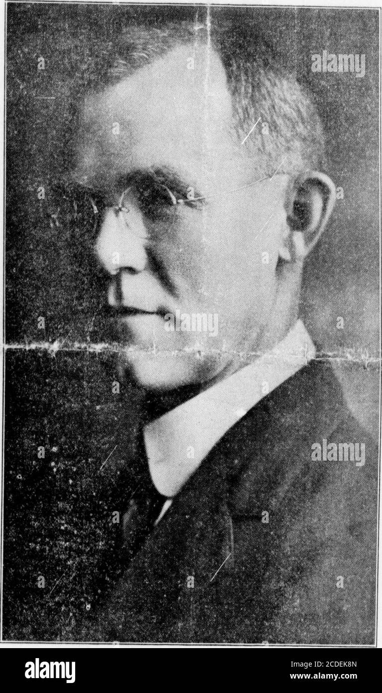 . La Rotunda . T(&gt; be (Jhen en janvier) le club dramatique a chosenPrunella, ou Love in a Garden, avant la première partie de la saison. Practicea déjà commencé et le casting est assuit: Pierrot Lucy Haile Overbey Prunella Frances Vente Scarniel Amanda Grey Prim Elizabeth Jarman Confidentialité Louise McCormick prude Polly Riddle Boy Reid Doll Carroll Cromwell Coquette Gertrude Quinn romp Virginia Boxley tawdry Dorothy Pugh pittoresque Eleanor Bennett IST Gardener Virginia Potts 2e Gardener Mildred Lohr Gardener Gardener de German 3 Evelyn Dulaney Kennel Luclle Wright Crolow Mary Alice Blanton T. Banque D'Images