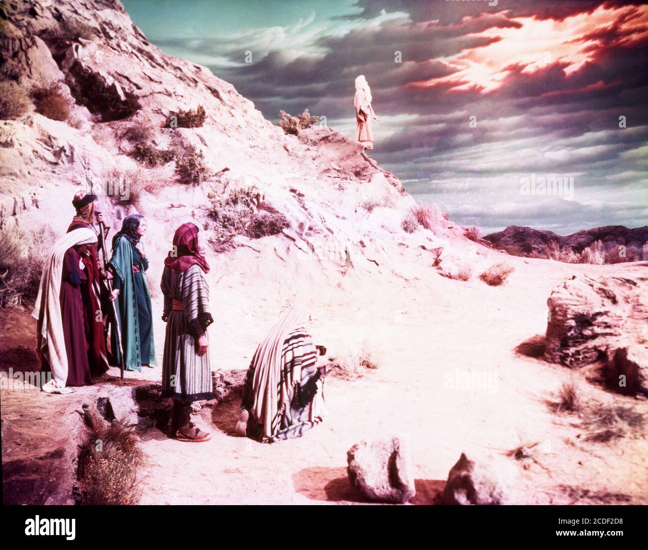 JOHN DEREK et CHARLTON HESTON dans LES DIX COMMANDEMENTS 1956 réalisateur CECIL B. Demille Motion Picture Associates / Paramount Pictures Banque D'Images