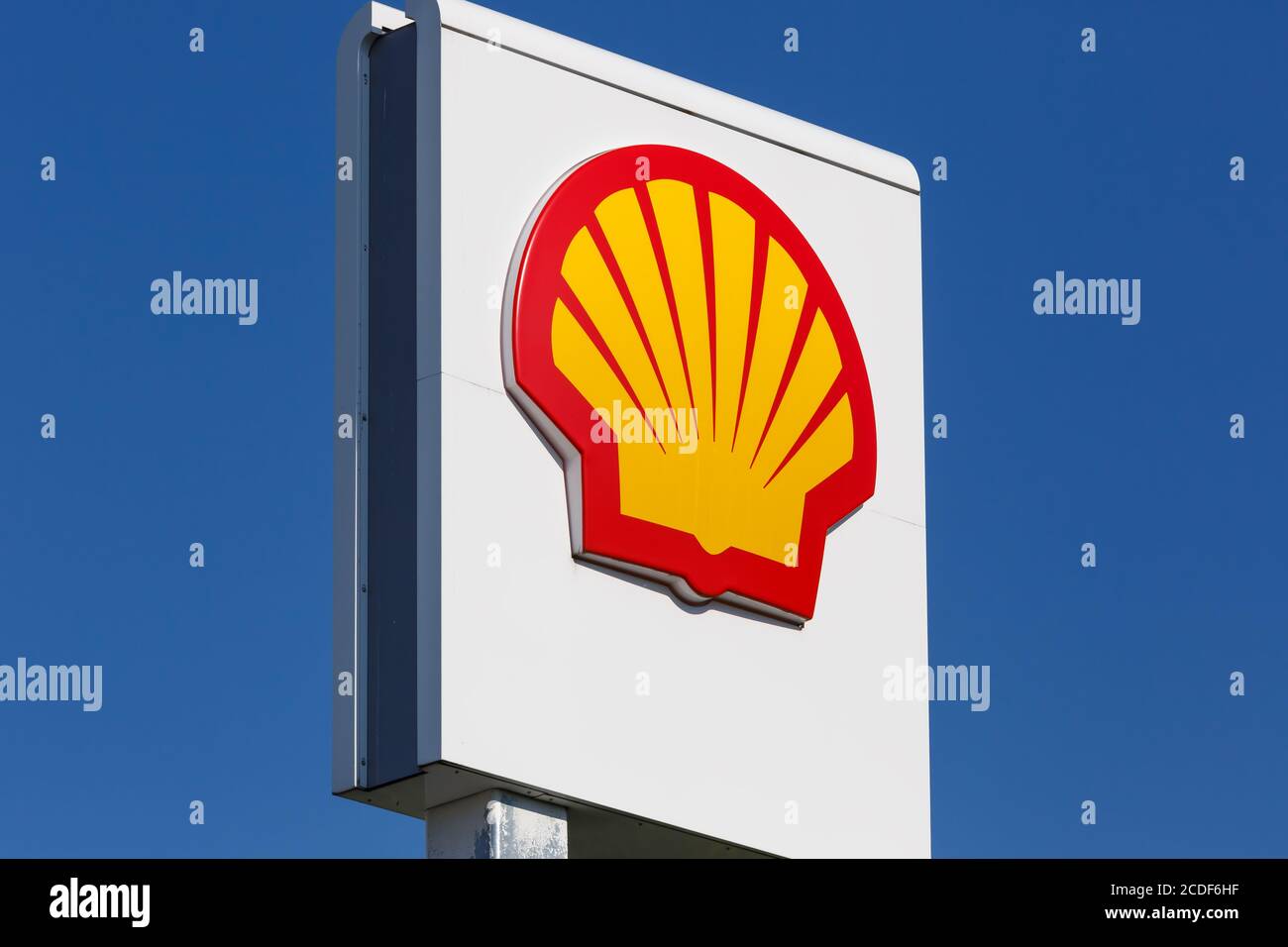 Stuttgart, Allemagne - 17 mai 2020 : logo de la station-service Shell service en Allemagne. Banque D'Images