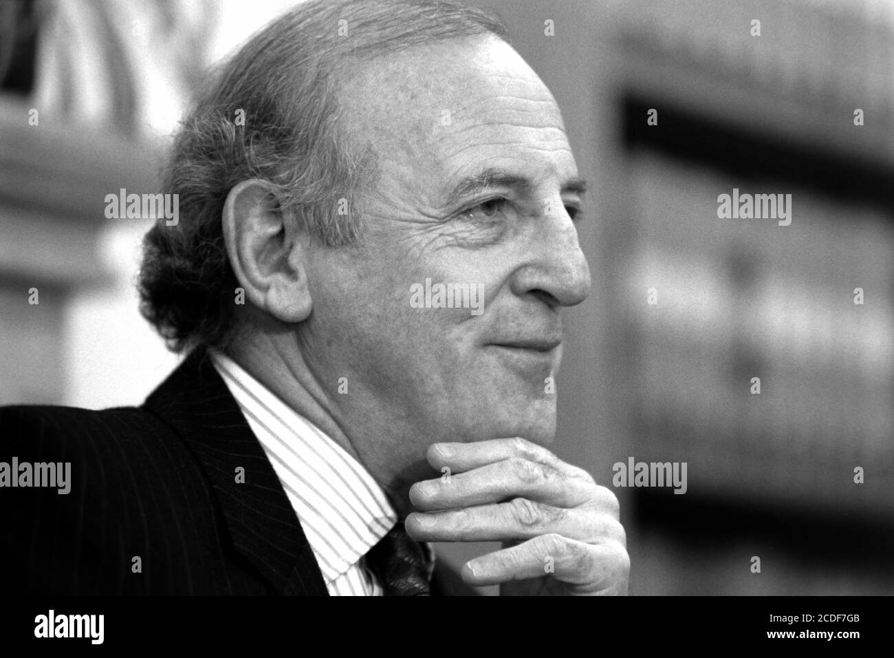 Lord Justice Peter Taylor Conférence de presse et photocall devant les cours royales de justice pendant son temps en tant que Lord Chief Justice. Londres vendredi 28 5 1993. Photo: Neil Turner Banque D'Images