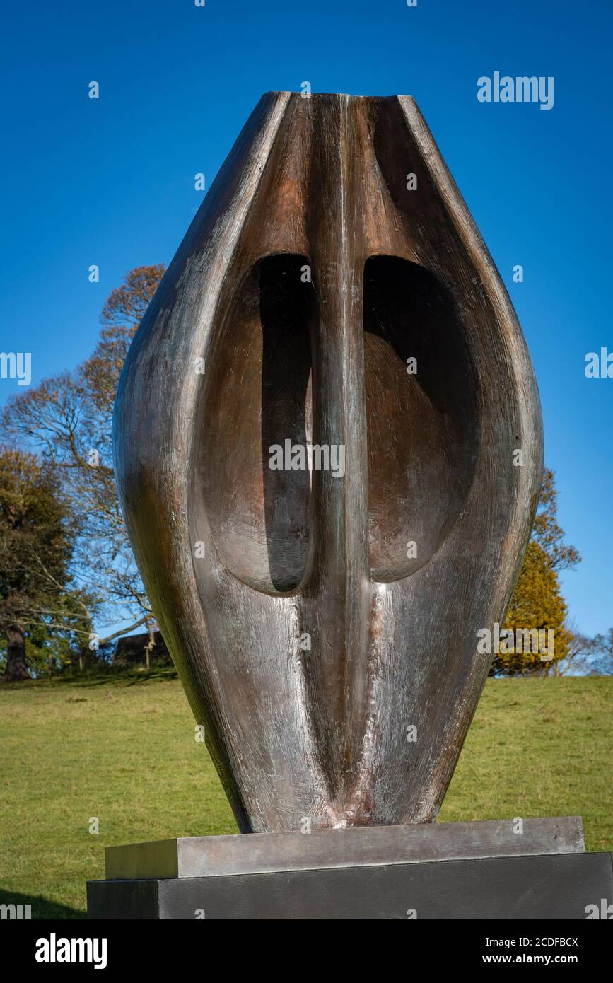 Grand Totem Head (1968) par le sculpteur Henry Moore au Yorkshire Sculpture Park près de Wakefield, Yorkshire, Royaume-Uni Banque D'Images