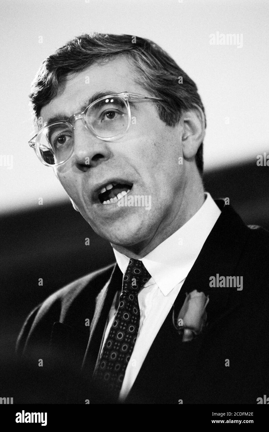 Shadow Education team Jack Straw MP (lunettes), Baronne Tessa Blackstone et Jack Cunningham MP à la conférence de presse sur l'éducation du Parti travailliste au 46 Hanover Gardens, SE11. 17 mars 1992. Photo: Neil Turner Banque D'Images