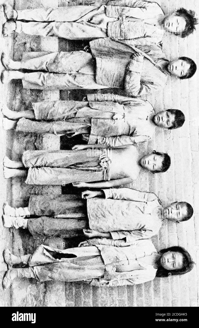 . La construction de personnages en Chine : l'histoire de la vie de Julia Brown Mateer . imaway, il doit payer toutes ses dépenses pour quel temps il a été à l'école. Si M. Mateerconstate que le garçon ne peut pas et ne va pas apprendre, hémay à tout moment l'envoyer à la maison. Les deux partiessont d'accord et ne peuvent pas briser l'alliance. (Signé) Witness Scribe—Chang Kan Chin,Père—Li Fang Mao. Les prothèses dentaires sont maintenant inutiles et longues à date. Dans un premier temps, pour que les garçons puissent aller à l'école, tout a été fourni ; ils sont impatients de venir, de ne jamais courir, et de fournir non seulement tous les vêtements et les livres, mais aussi alarge par Banque D'Images