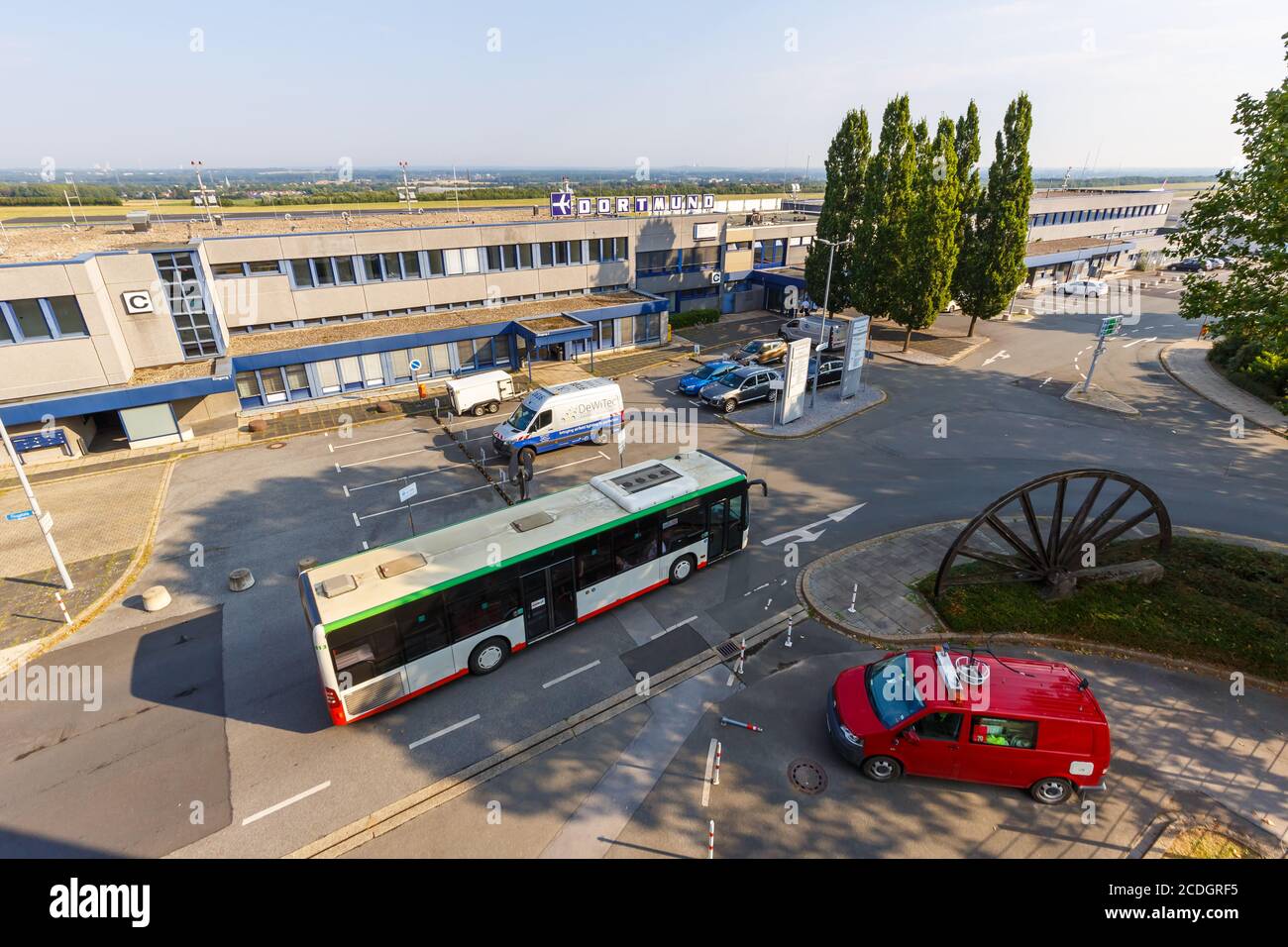 Dortmund, Allemagne - 10 août 2020 : terminal de l'aviation générale de l'aéroport de Dortmund (DTM) en Allemagne. Banque D'Images