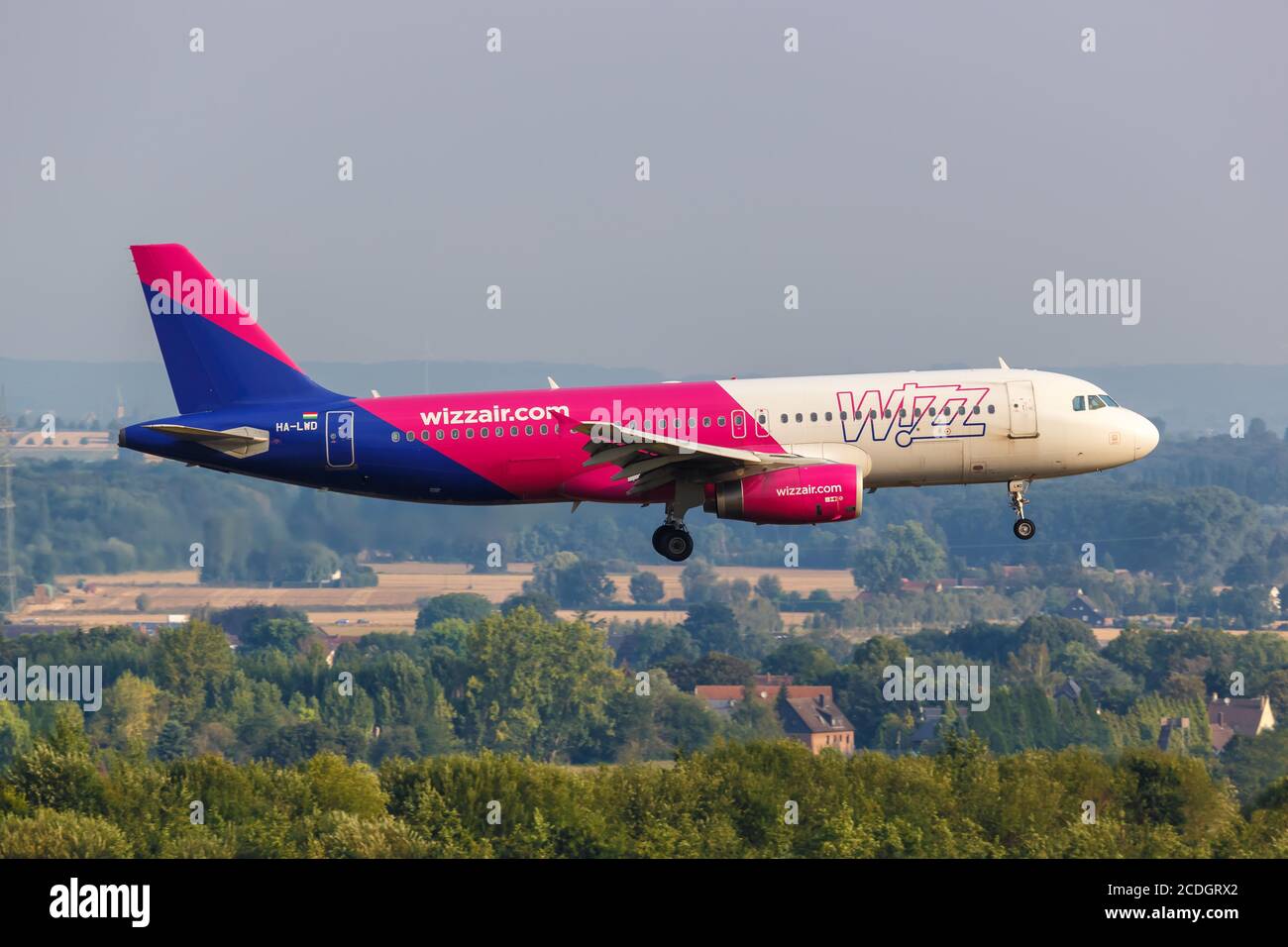 Dortmund, Allemagne - 10 août 2020 : avion Wizair Airbus A320 à l'aéroport de Dortmund (DTM) en Allemagne. Airbus est un fabricant européen d'avions bas Banque D'Images