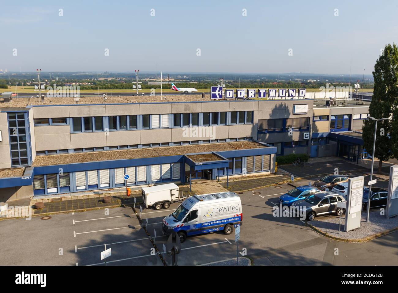 Dortmund, Allemagne - 10 août 2020 : terminal de l'aviation générale de l'aéroport de Dortmund (DTM) en Allemagne. Banque D'Images