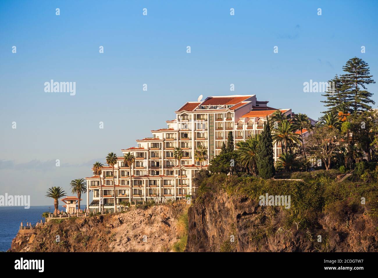 Portugal, Madère, Funchal, Hôtel en haut de la falaise Banque D'Images