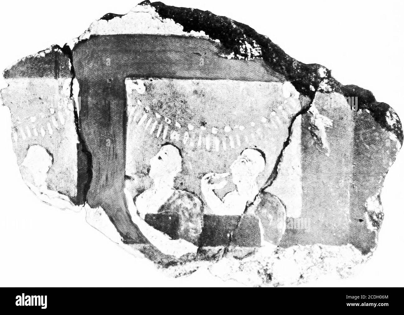 . Le palais de Minos : un compte-rendu comparatif des étapes successives de la civilisation crétoise ancienne comme illustré par les découvertes de Knossos . umns et, à côté d'eux, les cornes de consécration (Fig. 319).^ ces colonnes, en outre, présentent une caractéristique intéressante, fournissant un lien supplémentaire avec le culte prevaiHng. N° 2, 3 et 4 de l'extrémité ouest du Temple Fresco. Voir vol. II. Le magazine. Au-dessous de cette conception architecturale se trouve une rosette ^ les rosettes, cependant, n'étaient pas de la frontière. Pour une illustration en couleur, voir le type purement architectural vu dans la JB miniature. S. A., x, Banque D'Images
