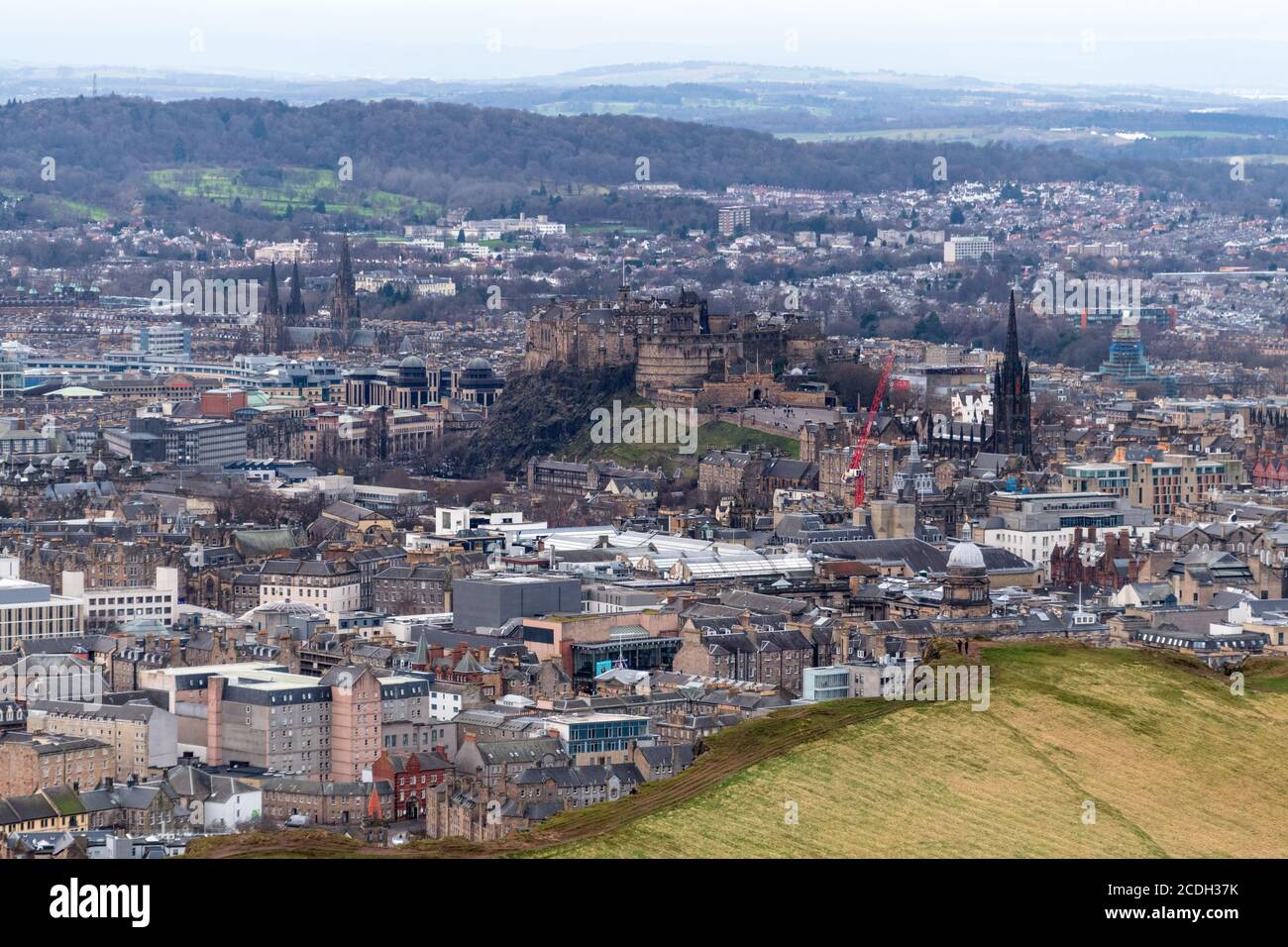 Vue depuis Arthur’s Seat et Holyrood Park en direction du château d’Édimbourg, Édimbourg, Écosse Banque D'Images