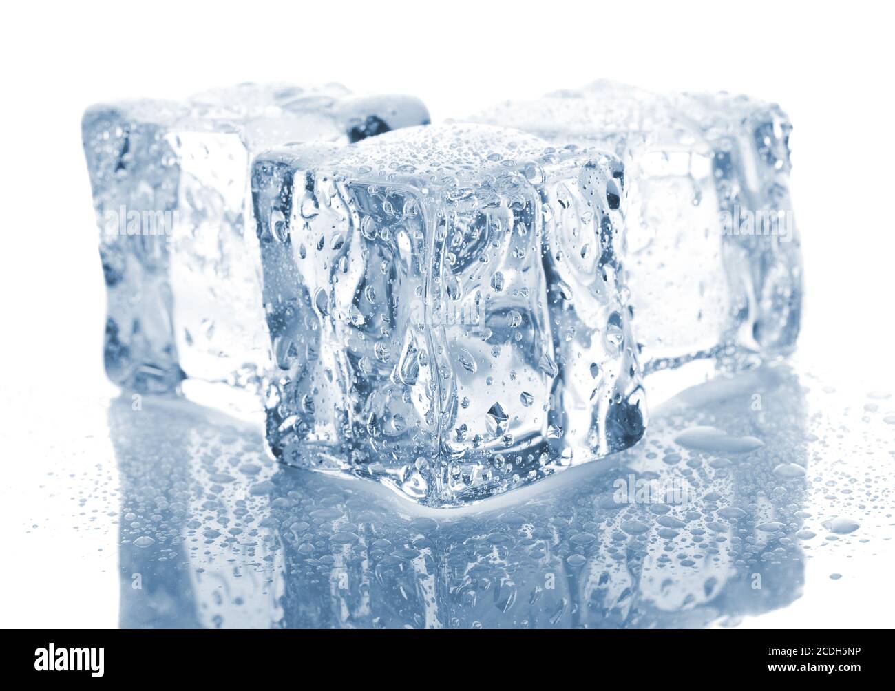 Fusion de trois cubes de glace Banque D'Images
