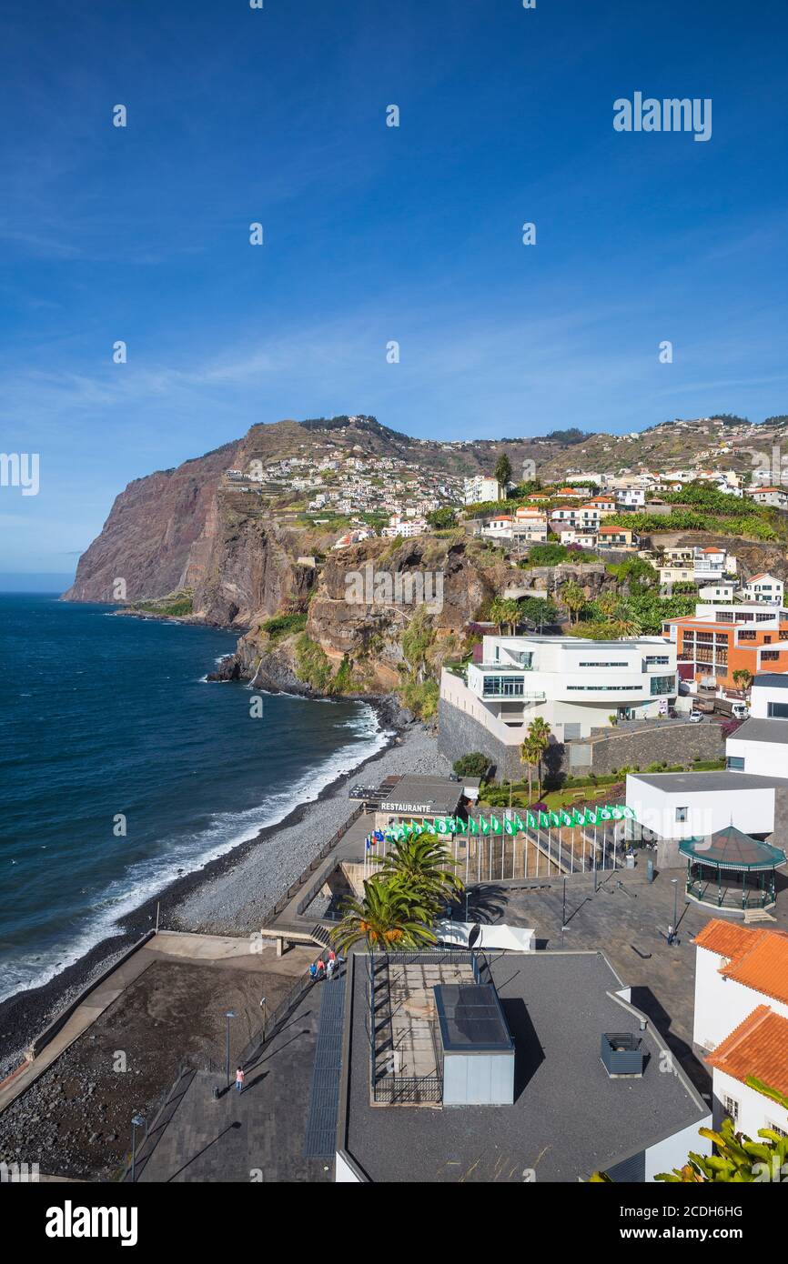 Portugal, Madère, Funchal, Camara de Lobos, en regardant vers les falaises de Cabo Girao Banque D'Images