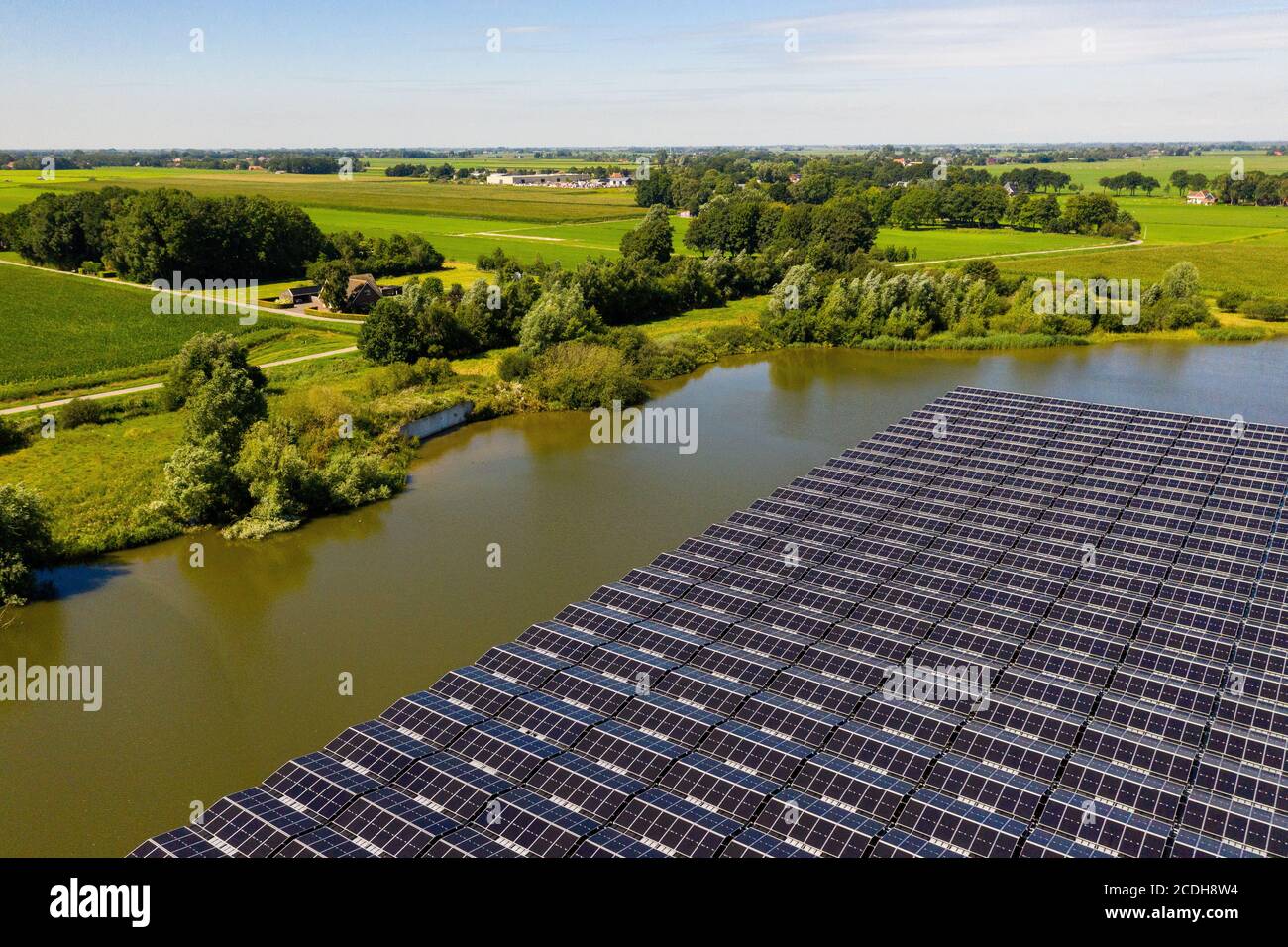 Panneaux solaires flottants Banque D'Images