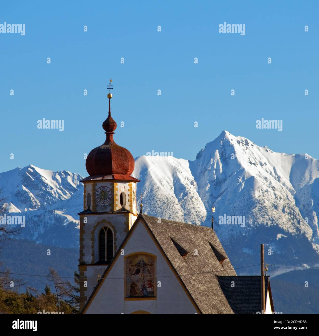 Paysages d'hiver alpin dans l'église Banque D'Images