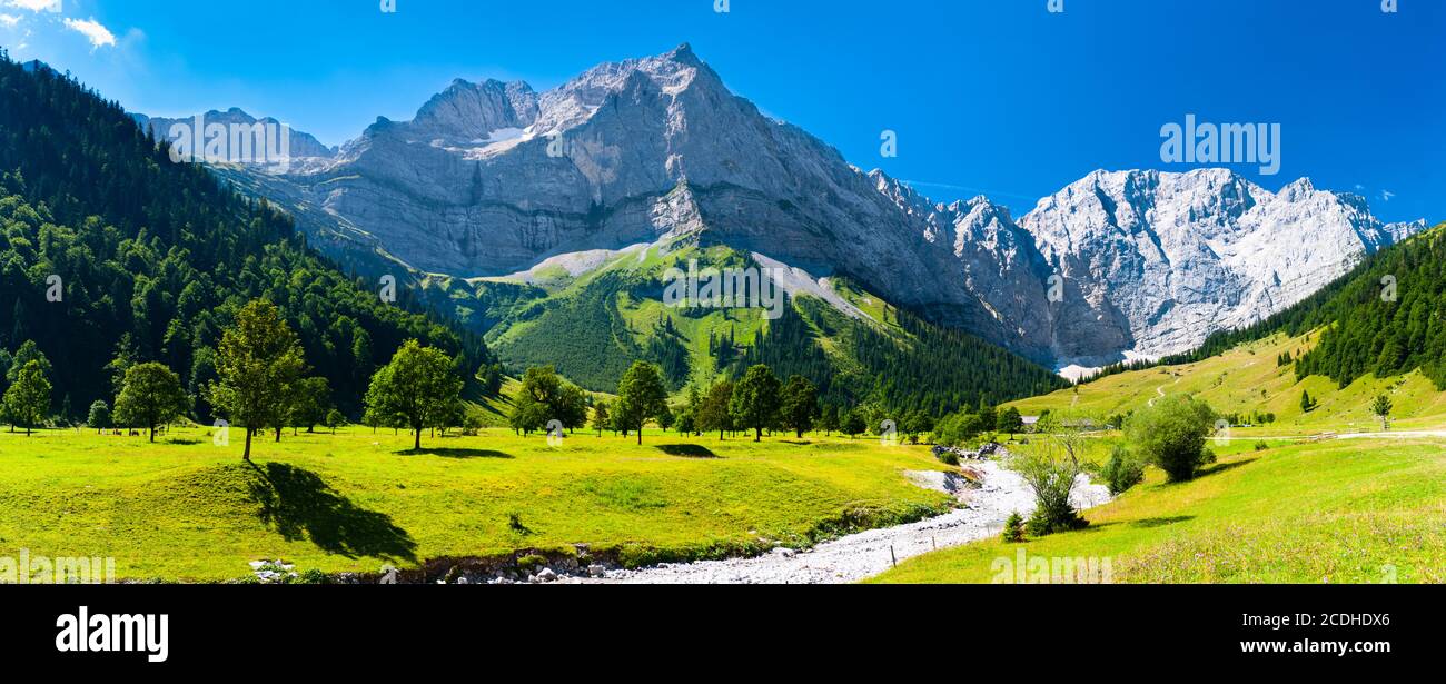 Vue panoramique sur un paysage magnifique en Bavière, en Allemagne Banque D'Images
