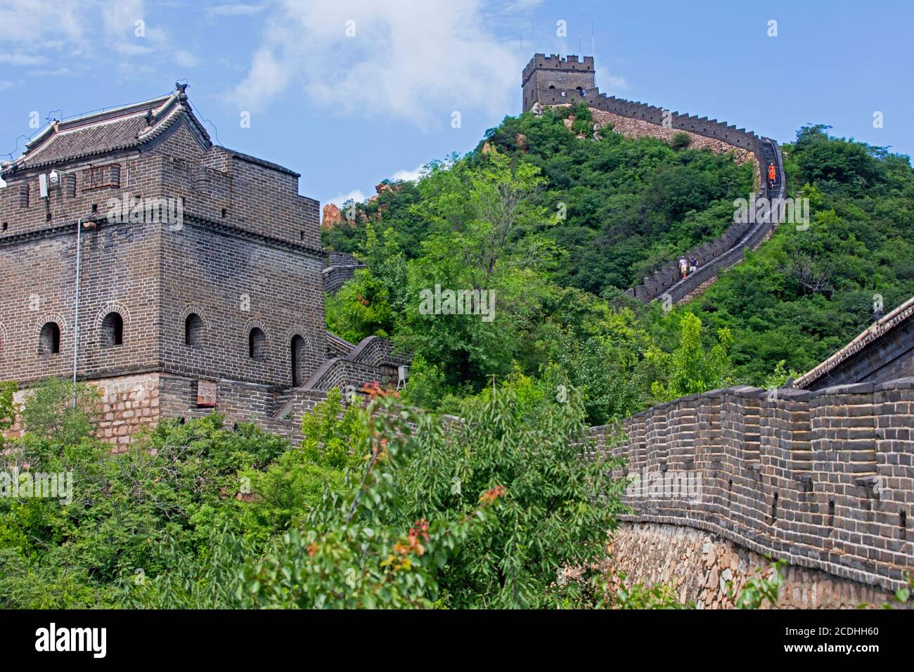 La Grande Muraille de Chine restaurée et les tours de guet au col de Juyong / Col de Juyongguan, partie de la Grande Muraille de Ming au nord de Beijing, province de Hebei Banque D'Images
