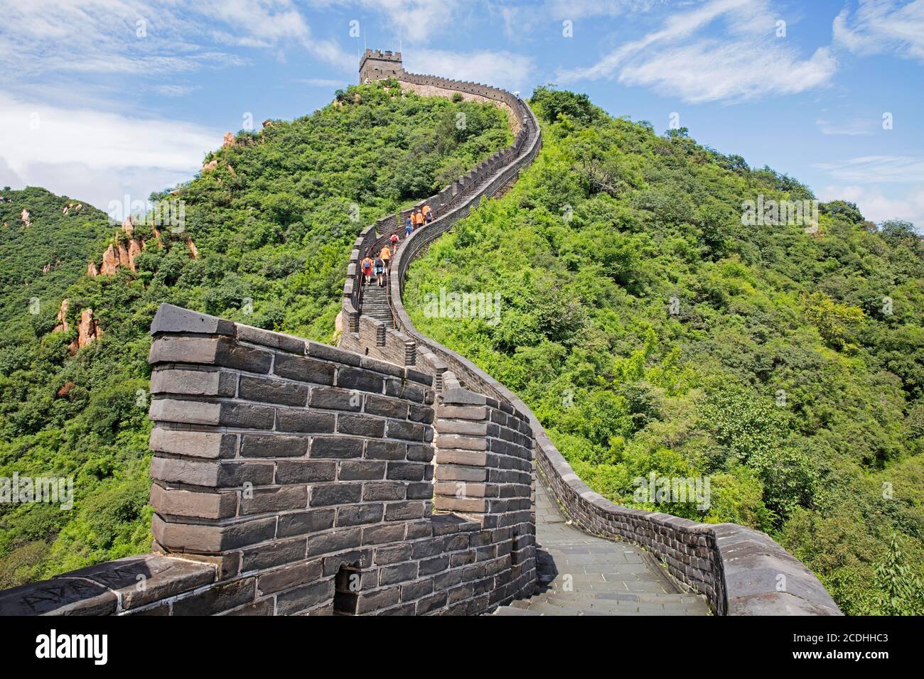 Restauré Grande Muraille de Chine et tour de guet au col de Juyong / Col de Juyongguan, partie de la Grande Muraille de Ming au nord de Beijing, province de Hebei Banque D'Images