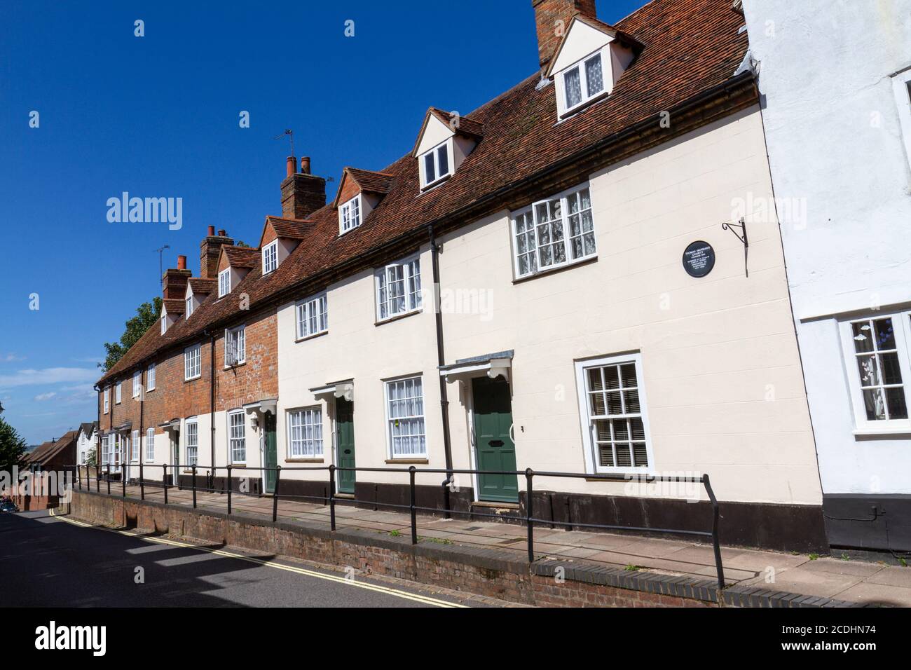 Chalets construits par la Charité Thomas Hickmans convertis en almshoures, Castle Street, Aylesbury, Buckinghamshire, Royaume-Uni. Banque D'Images