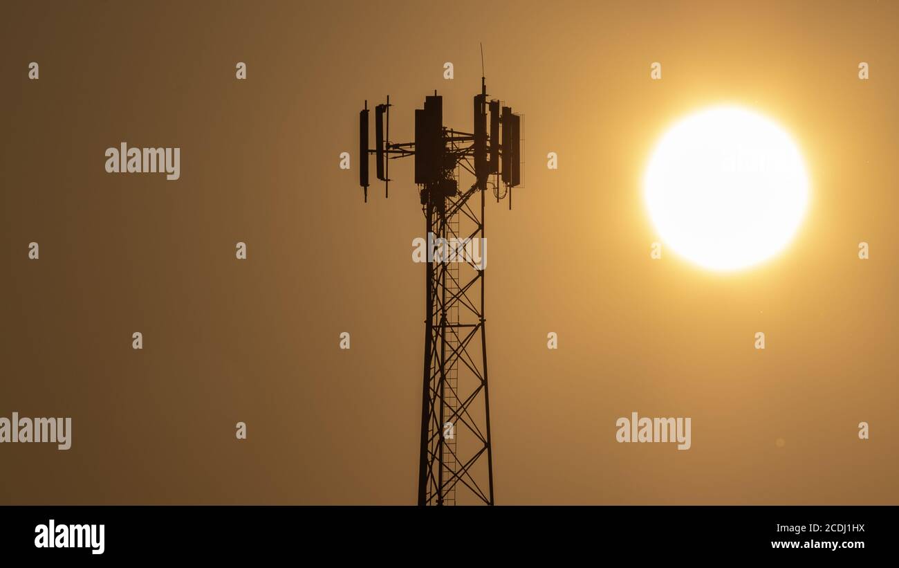 Spectaculaire Cell Tower Sunrise. Oregon, Ashland, Cascade Siskiyou Monument national, été Banque D'Images