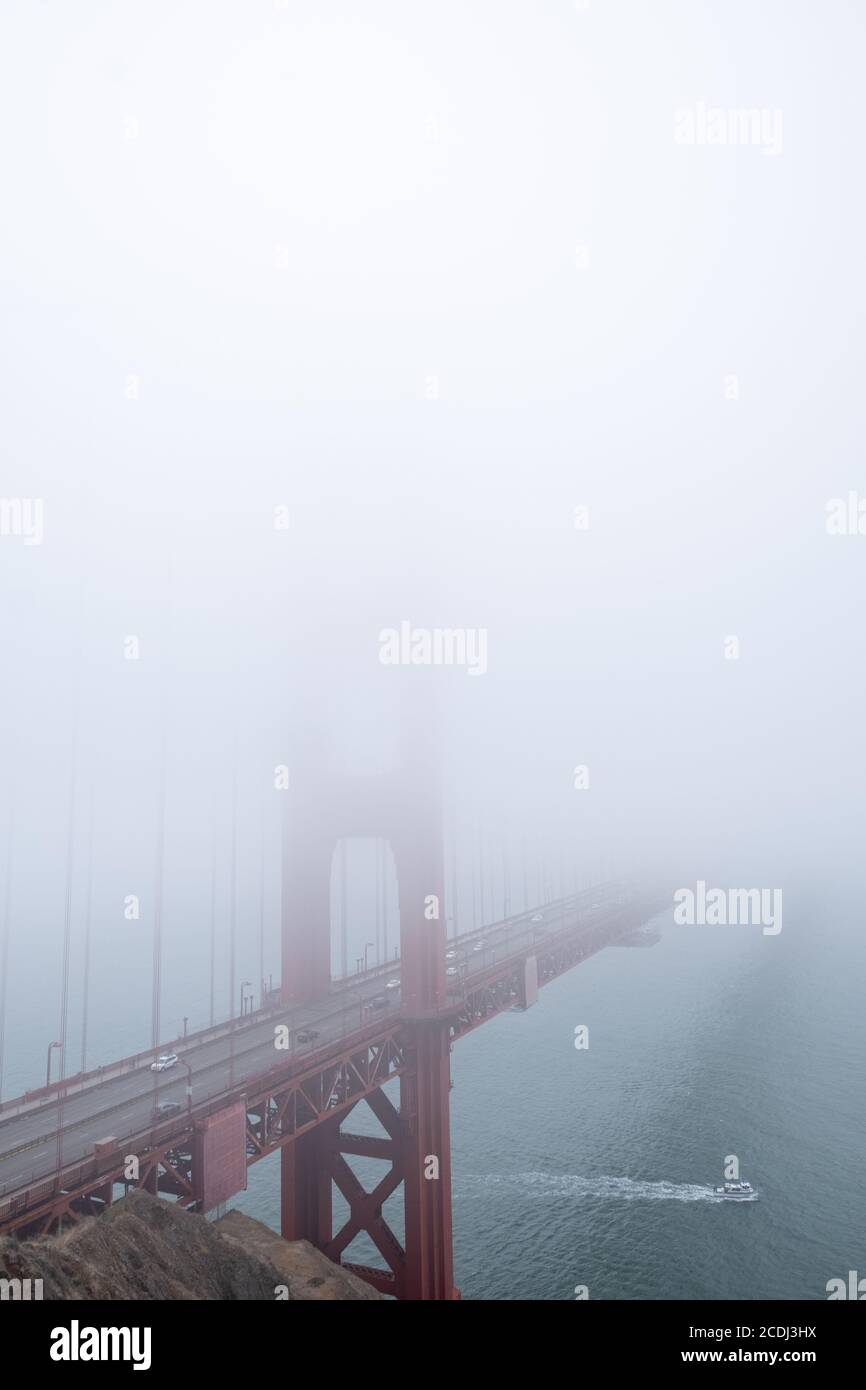 Golden Gate Bridge dans le brouillard Banque D'Images