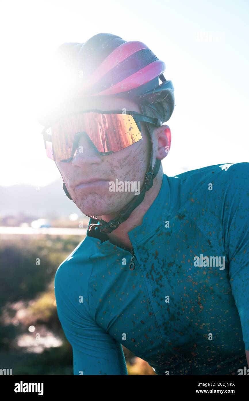 portrait vibrant d'un motard sale Banque D'Images