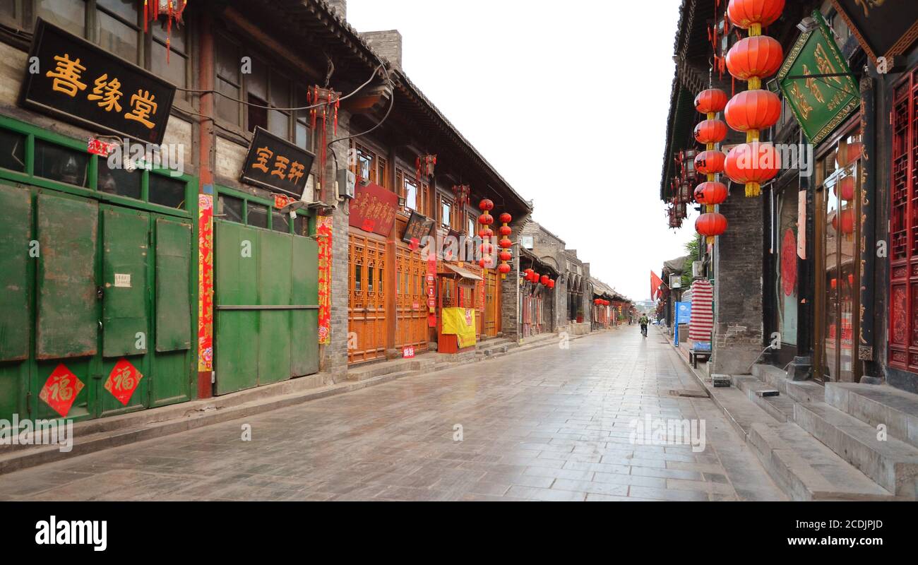 Pingyao, Chine - 19 mai 2017 : la décoration des lamions rouges dans les rues de la ville ancienne de Pingyao en Chine. Banque D'Images