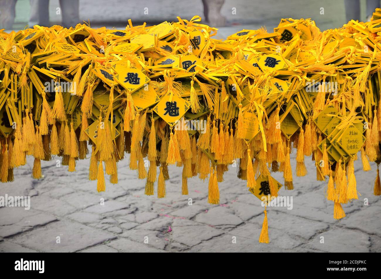 Comprimés de souhaits jaunes chinois Banque D'Images