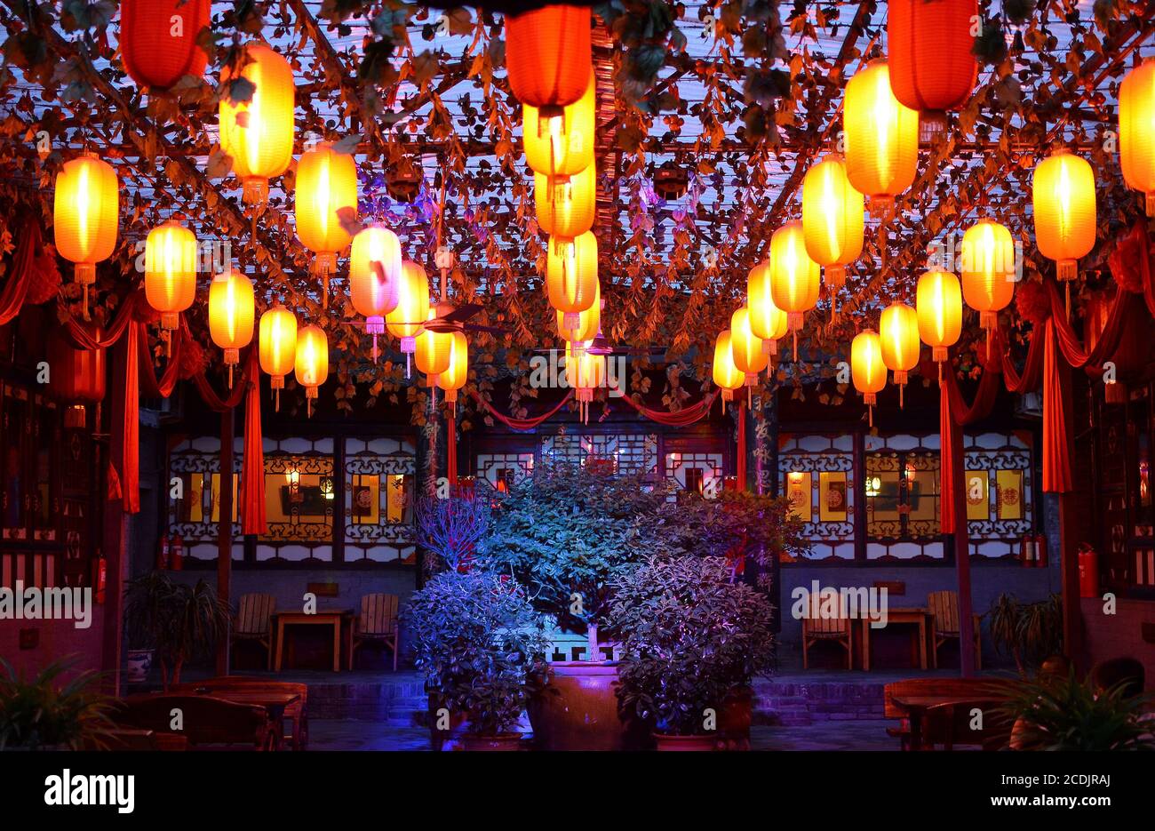 Pingyao, Chine - 19 mai 2017 : la décoration des lamions rouges dans les rues de la ville ancienne de Pingyao en Chine. Banque D'Images