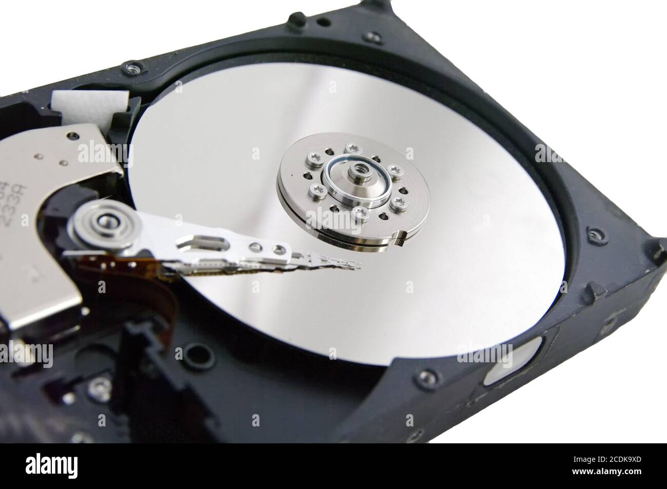 ouvrez le disque dur isolé sur un châssis blanc Banque D'Images