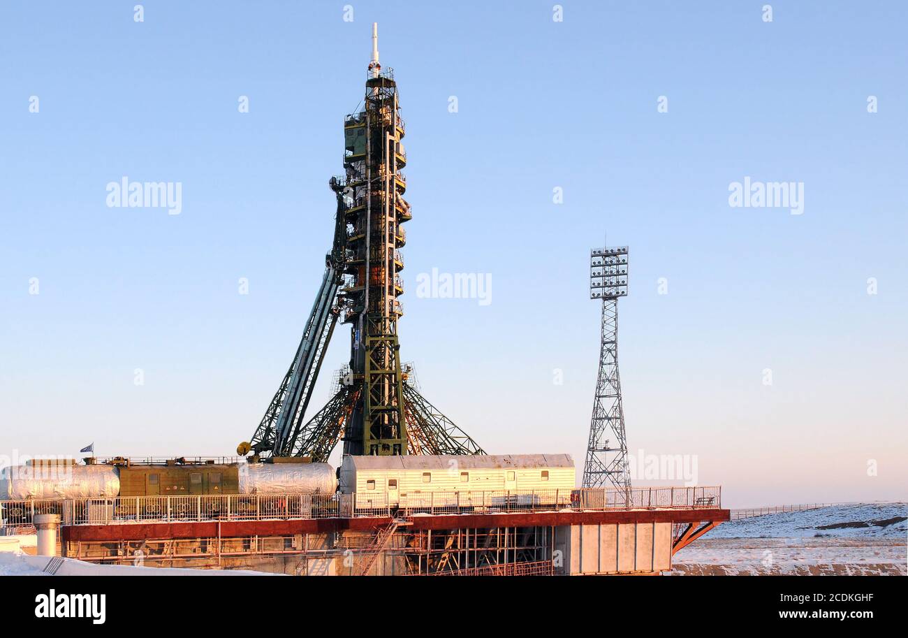 Vaisseau spatial Soyuz sur la rampe de lancement à Baikonour Banque D'Images