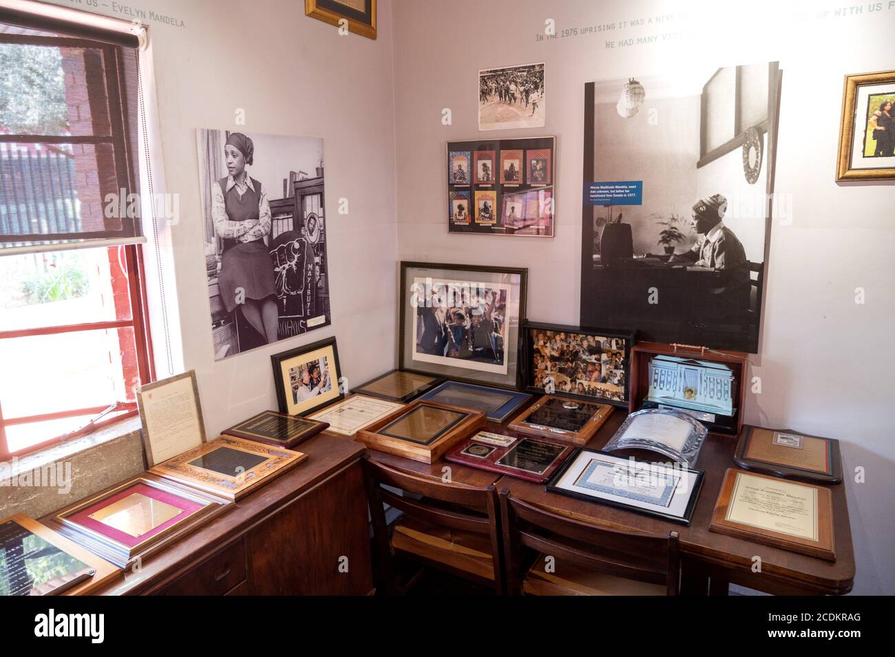 Touristes dans la maison de Nelson Mandela sur la rue Vilakazi à Soweto. Johannesburg, Afrique du Sud. Banque D'Images