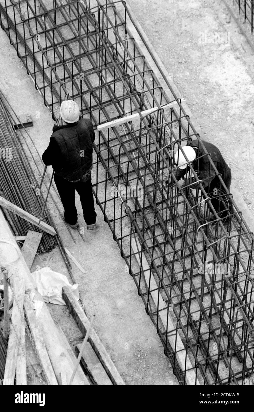 Nuttals installant de nouveaux caissons dans le port de Portsmouth dans le cadre d'un nouveau projet de terminal de traversier. 05 mars 1992. Photo: Neil Turner Banque D'Images