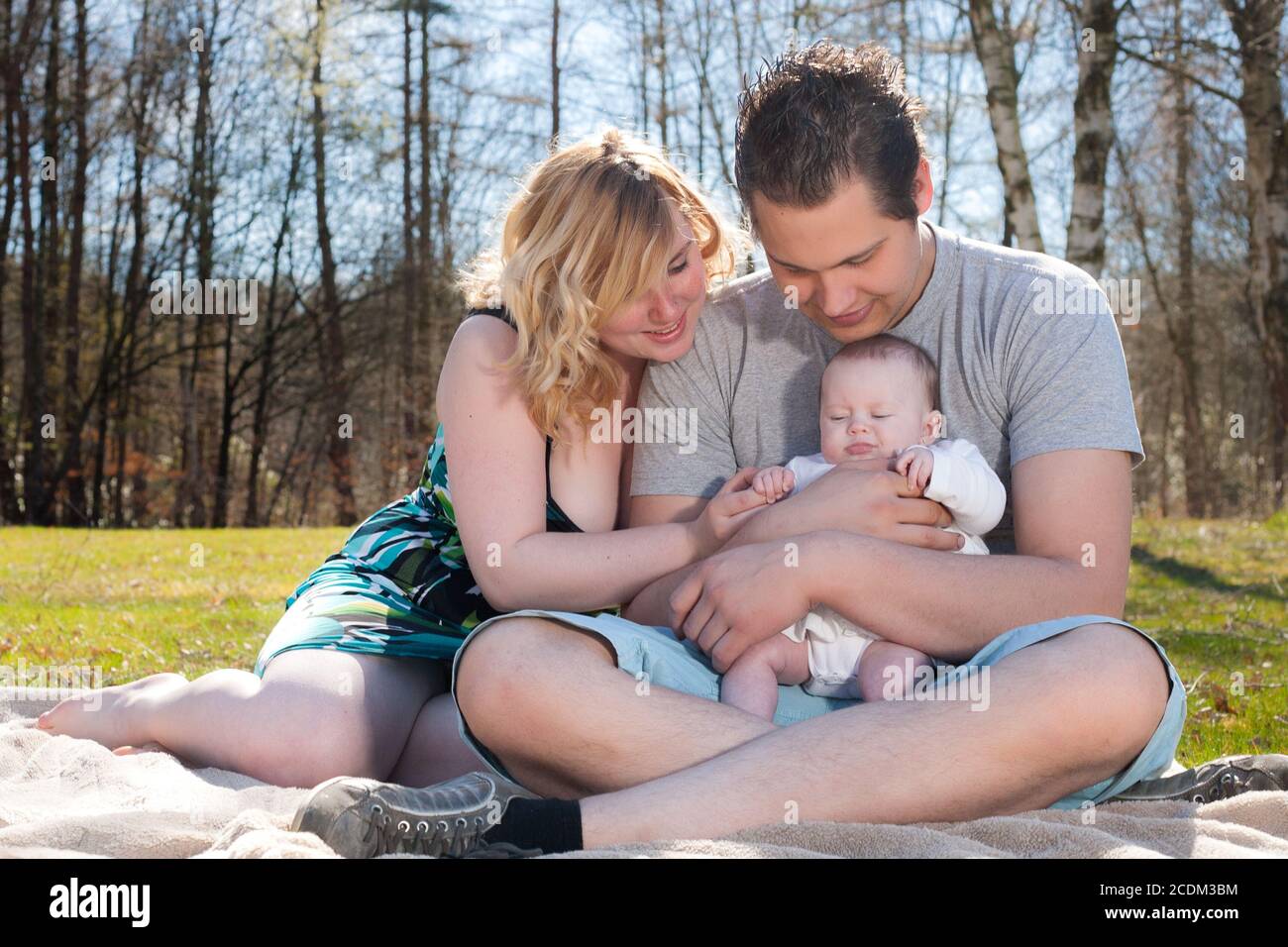 Jeune famille agréable Banque D'Images