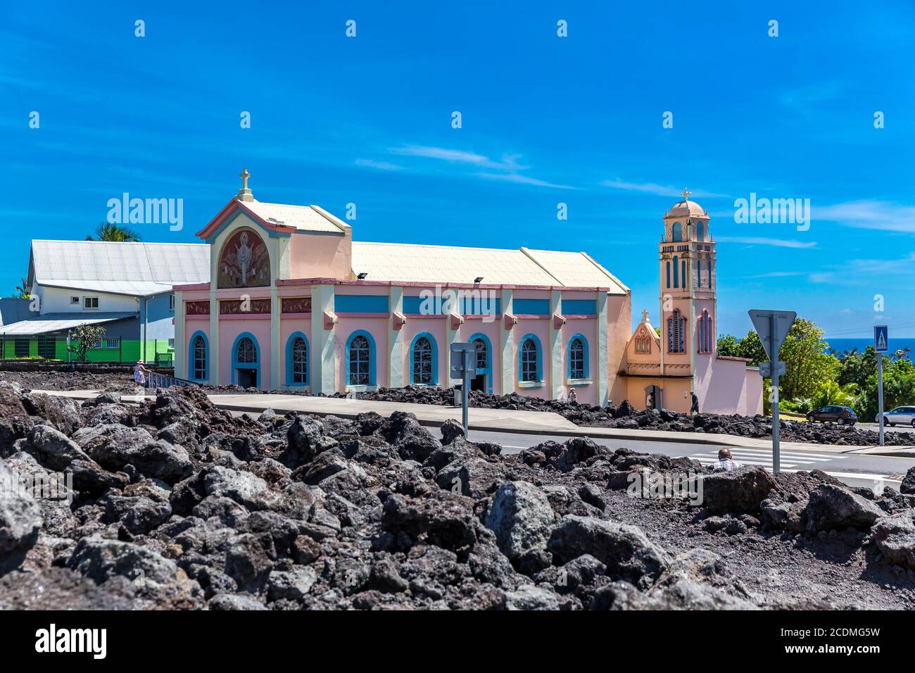 Notre Dame des Laves, église de lave, a été épargnée de l'écoulement de lave en mars 1977, éruption volcanique de Piton de la Fournaise, Sainte-Rose, la Réunion Banque D'Images