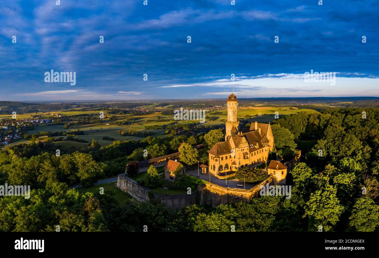Photo de drone, Altenburg, château médiéval au sommet d'une colline, Bamberg, Steigerwaldhoehe, haute-Franconie, Franconie, Allemagne Banque D'Images