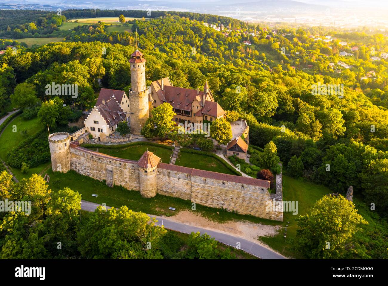 Photo de drone, Altenburg, château médiéval au sommet d'une colline, Bamberg, Steigerwaldhoehe, haute-Franconie, Franconie, Allemagne Banque D'Images
