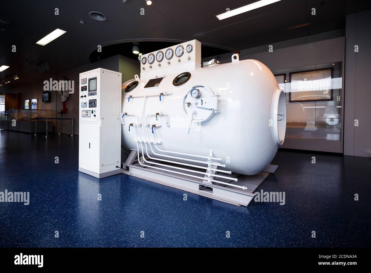 La chambre de pression pour la plongée sous-marine marine Photo Stock -  Alamy