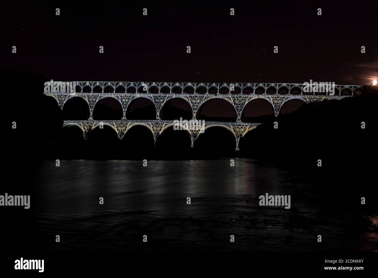 Le pont du Gard de nuit / illuminations Banque D'Images