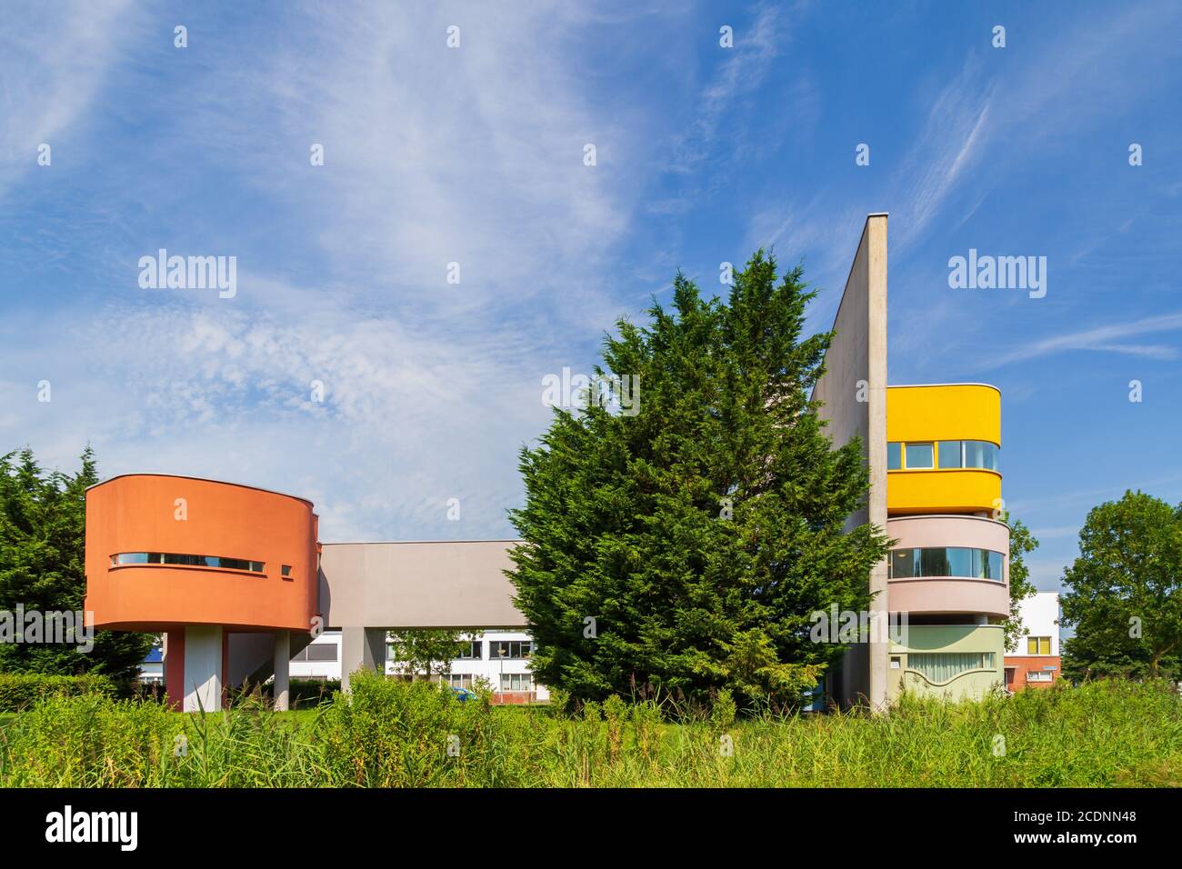 Groningen, pays-Bas - 8 août 2020 : Maison murale colorée présentant l'architecture postmoderne internationale de l'architecte américain John Quentin Hejduk Banque D'Images