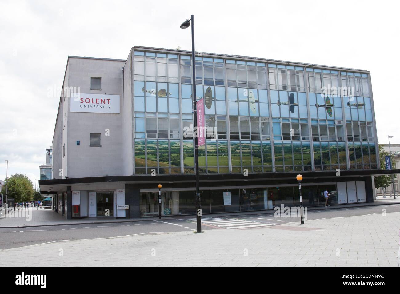 Le bâtiment de l'Université Solent à Southampton, Hampshire, au Royaume-Uni, a été adopté le 10 juillet 2020 Banque D'Images