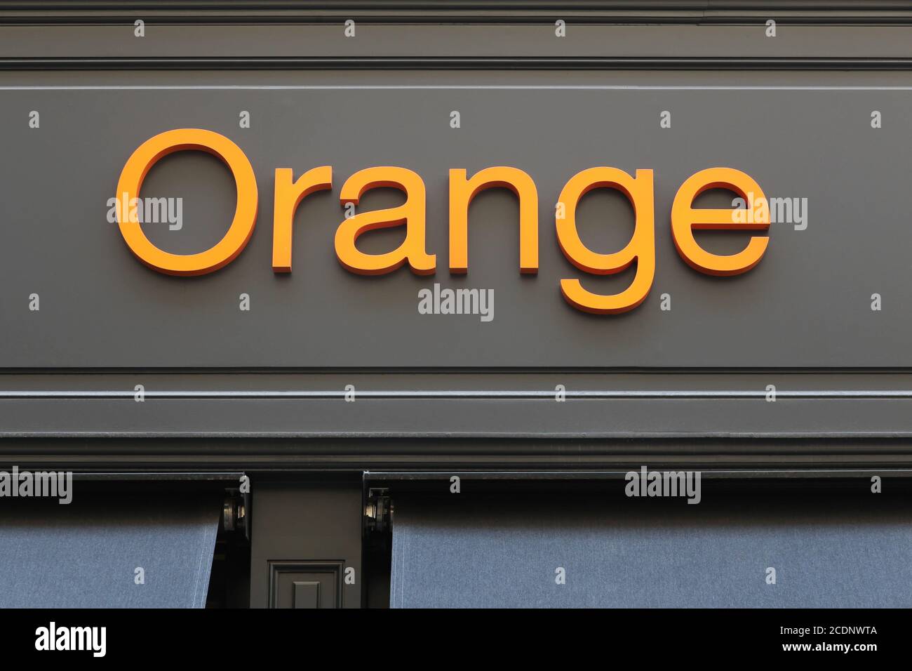 Lyon, France - 26 mai 2017 : logo orange sur un mur. Orange, anciennement France Telecom, est une société multinationale française de télécommunications Banque D'Images