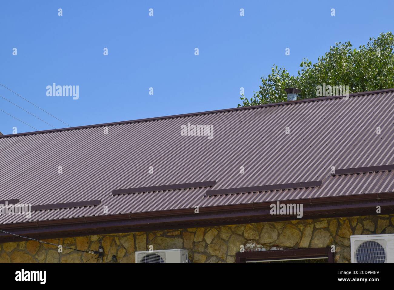 Le toit de tôle ondulée Banque D'Images